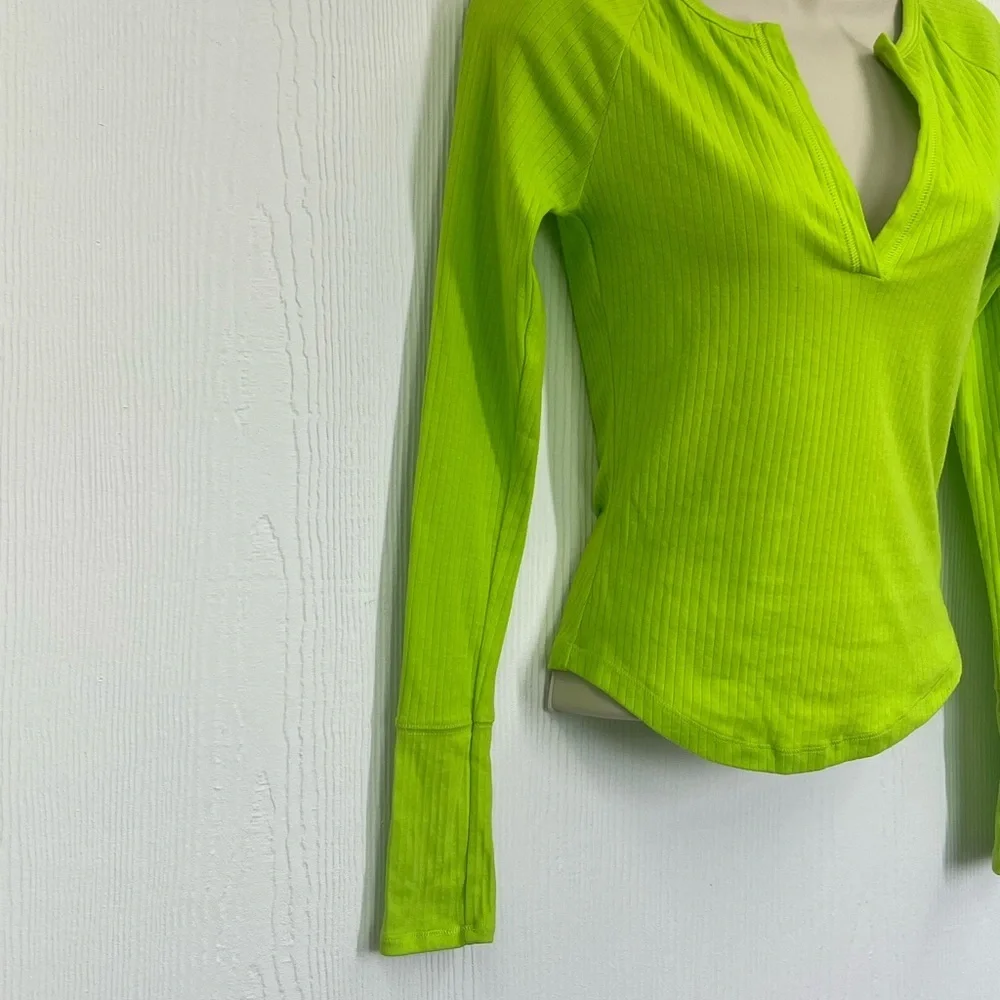 Free People - Neon Green Ribbed V Neck Long Sleeve Lightweight Top Size Small